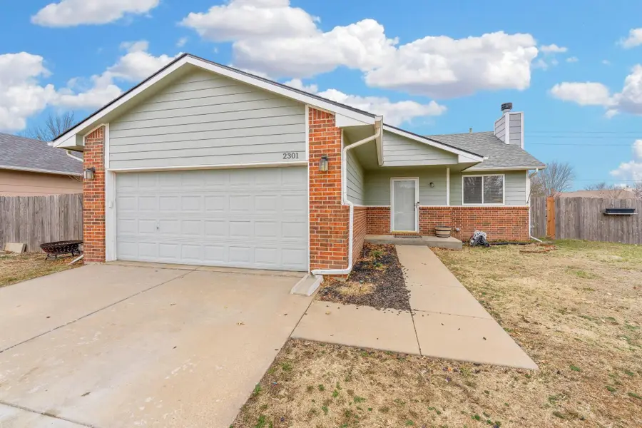 2301 S Westgate St, Wichita, KS 67209 - #2