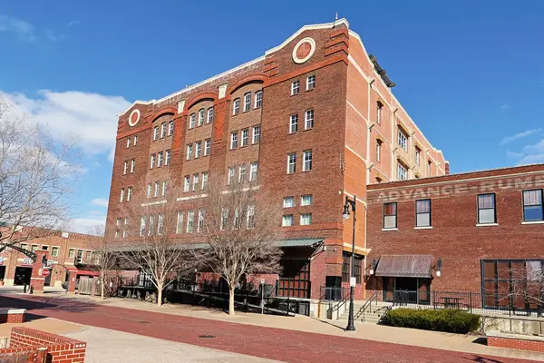 242 N Mead Ave., #5e, Wichita, KS 67202