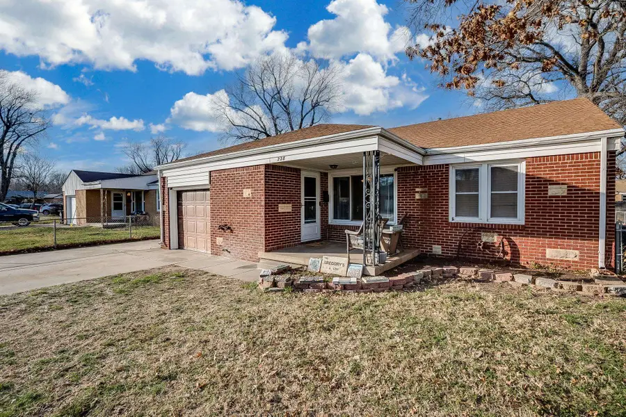 228 Fager Dr, Haysville, KS 67060 - #2