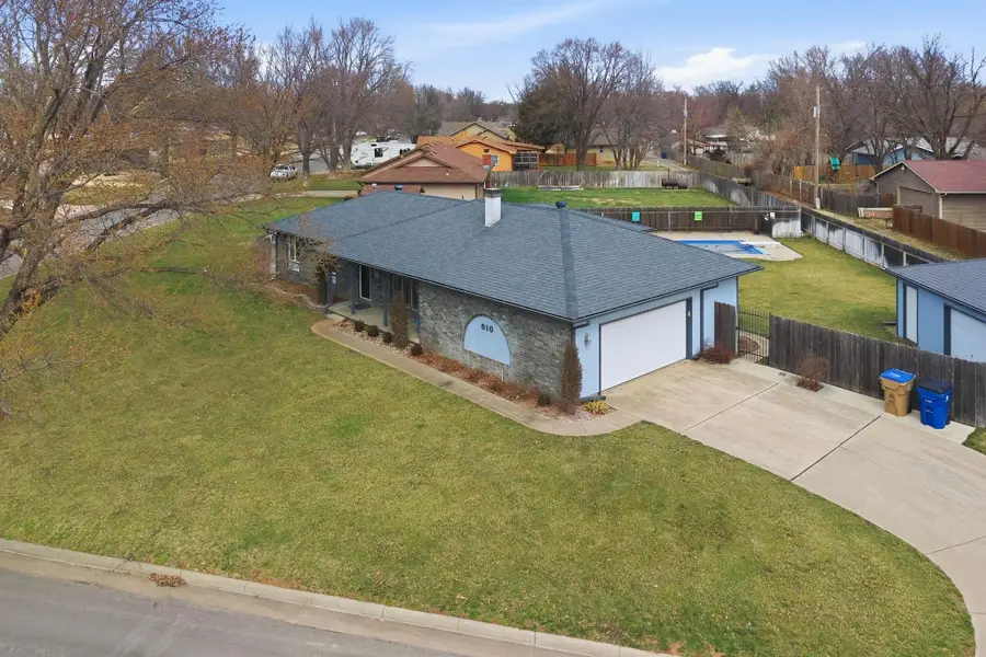 610 E Southeast Dr, Clearwater, KS 67026 - #2