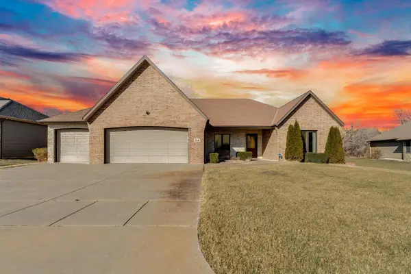 214 E Timber Creek St, Haysville, KS 67060