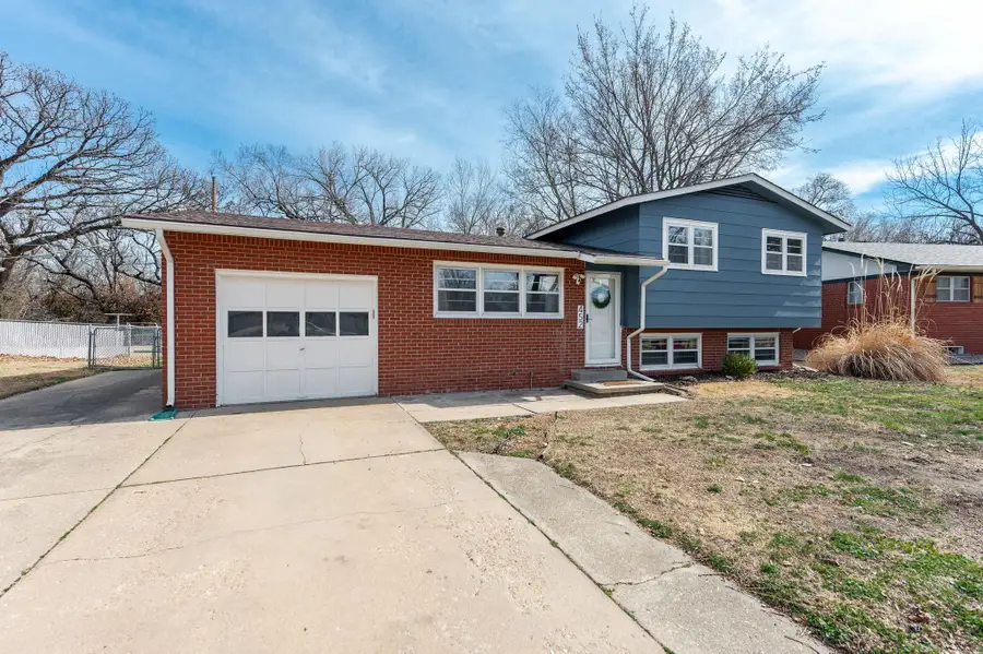 452 S Spring Creek Dr, Derby, KS 67037-1334 - #2