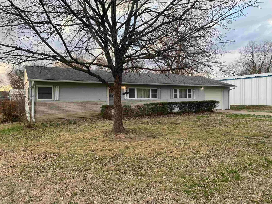 305 S Montgomery St, Sedan, KS 67361 - #2