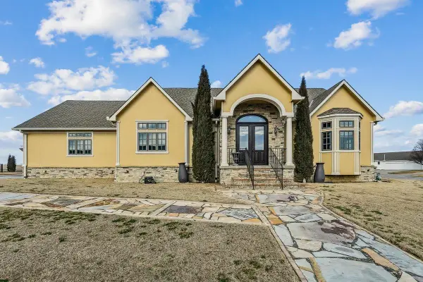 6906 E Summerside Ct, Bel Aire, KS 67226