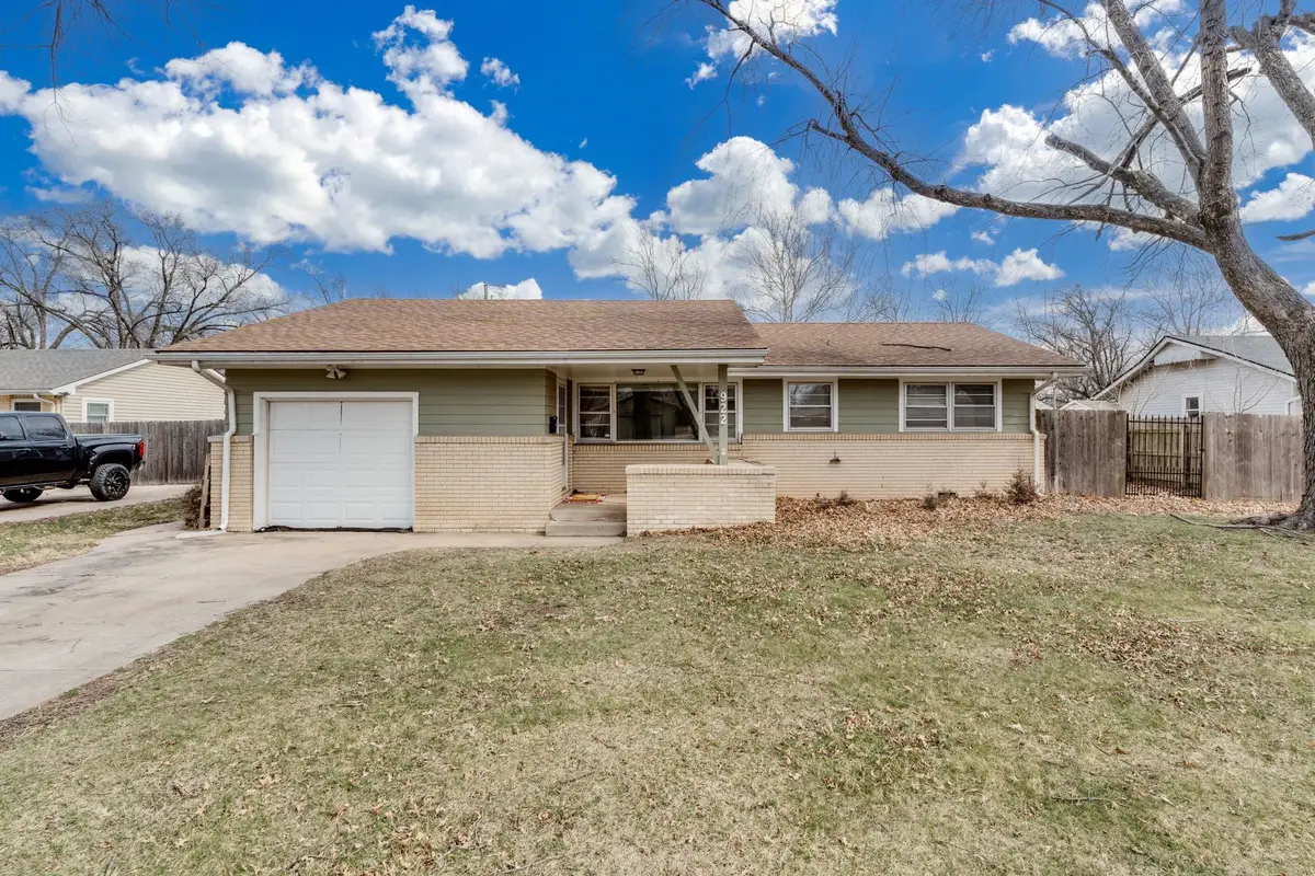 922 N Country Acres, Wichita, KS 67212 - #1