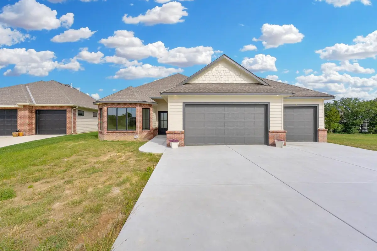 369 N Jackson Heights Ct, Wichita, KS 67206 - #1