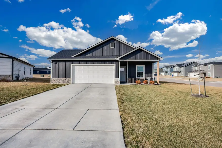 2757 S Cypress Ct, Wichita, KS 67210 - #2