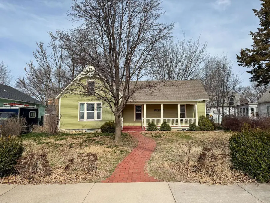 308 E 2nd St, Newton, KS 67114 - #2