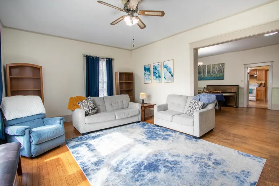 308 E 2nd St, Newton, KS 67114 - #3