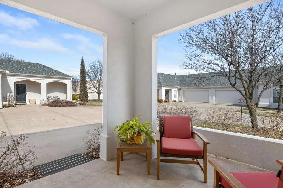 9400 E Wilson Estates Pkwy Apt 902, Wichita, KS 67206 - #2