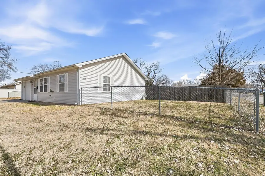 2830 W Crawford Ave, Wichita, KS 67217 - #2
