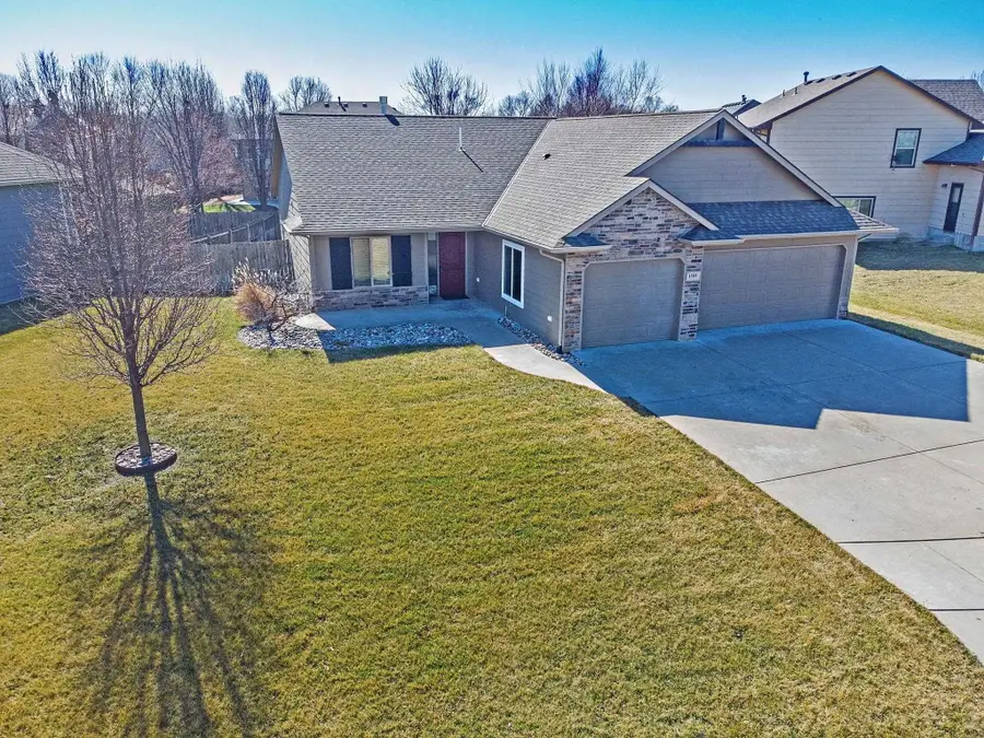 1509 W Hickory St, Haysville, KS 67060 - #2