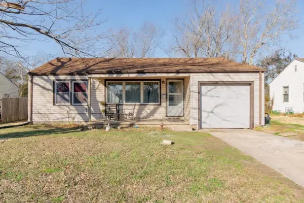1807 Roanoke St, Wichita, KS 67218