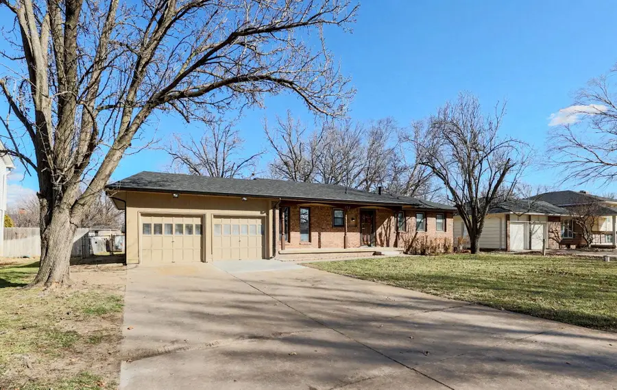 134 S Dexter Ave, Valley Center, KS 67147 - #2