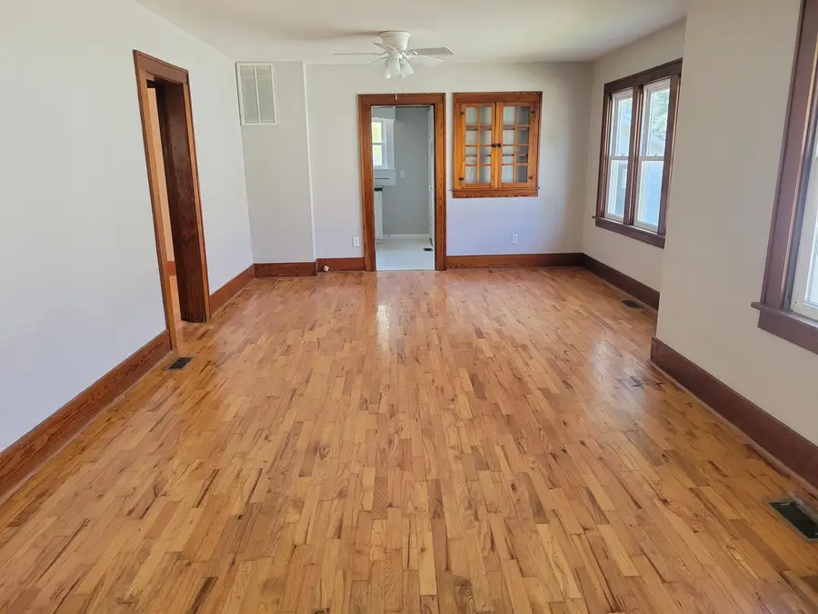 1421 E 2nd Ave, Winfield, KS 67156 - #2