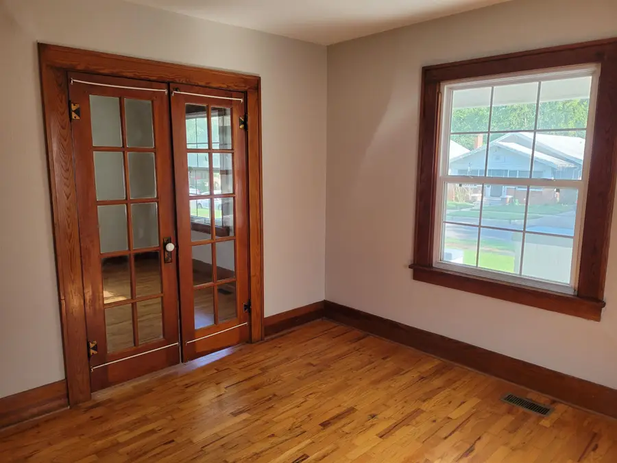 1421 E 2nd Ave, Winfield, KS 67156 - #3