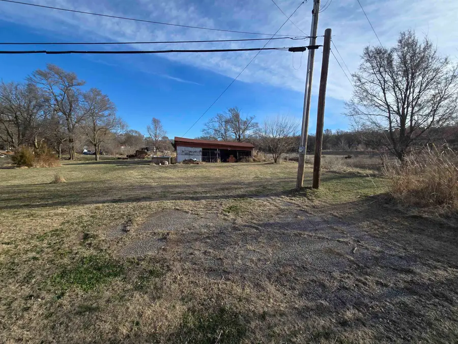 304 E Linden St, Dexter, KS 67038 - #3