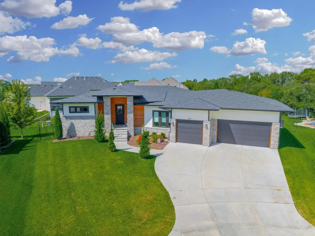 1609 N Lakeside Ct, Andover, KS 67002 - #1