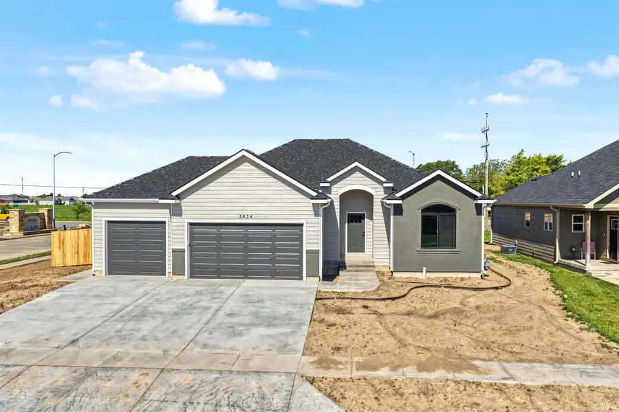 2824 Crystal Lake Dr, Salina, KS 67401 - #2