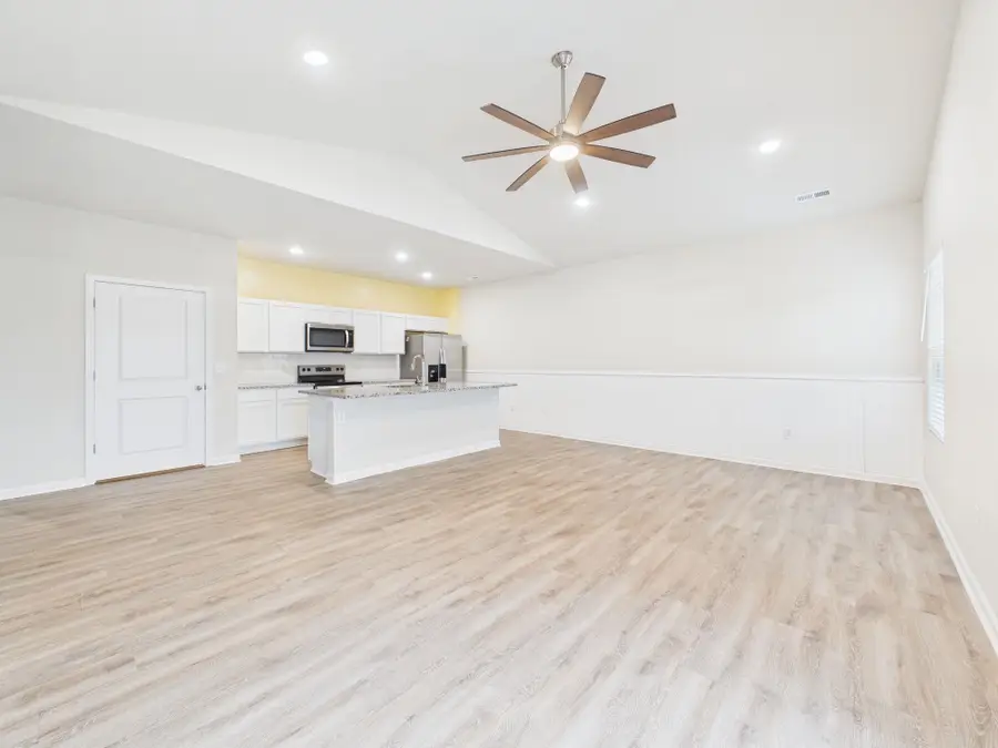 232 W Cherry Oaks St, Cheney, KS 67025 - #3