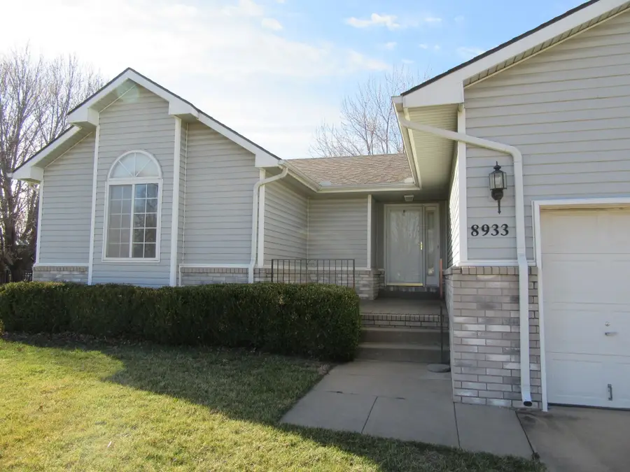 8933 W Meadow Knoll Ct, Wichita, KS 67205 - #2