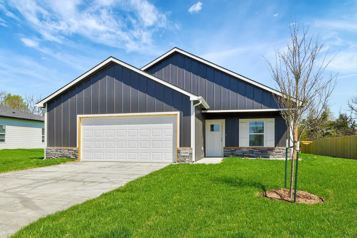 1006 N Forestview Ct, Wichita, KS 67235 - #1