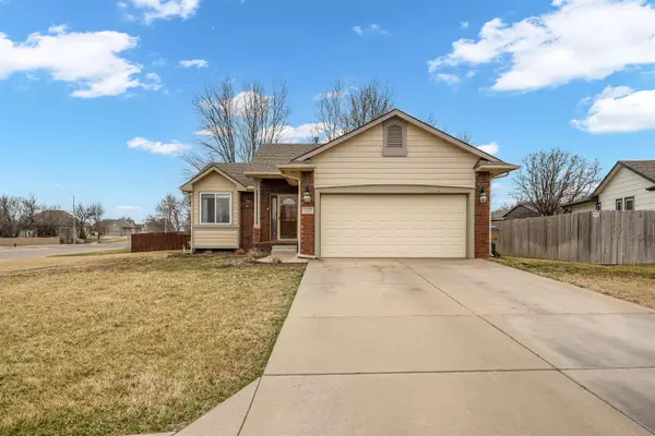 1101 N Raintree Dr, Derby, KS 67037