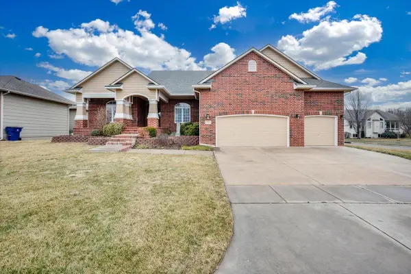 2925 N Pepper Ridge Ct, Wichita, KS 67205