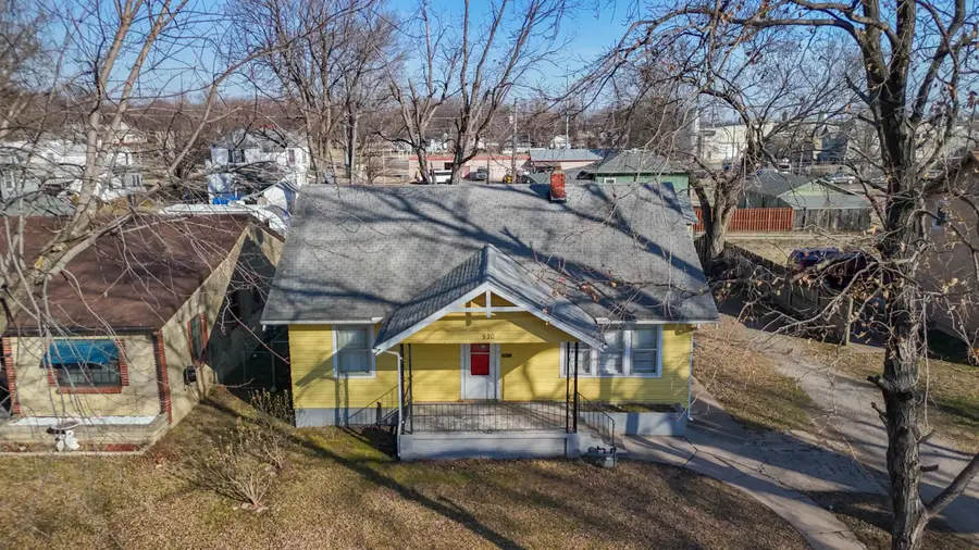 920 S 2nd St, Arkansas City, KS 67005 - #2