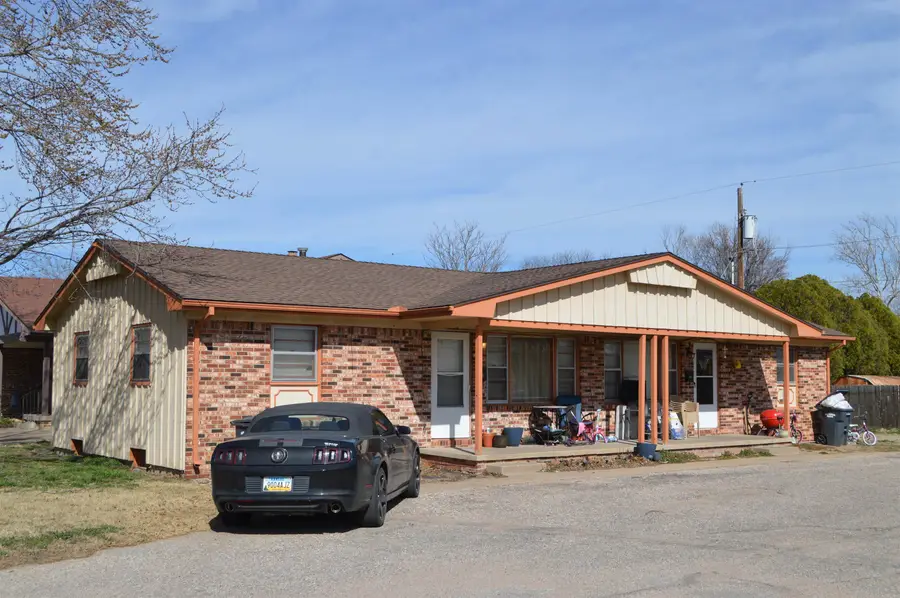 1212 N Richmond Cir, Wichita, KS 67203 - #2