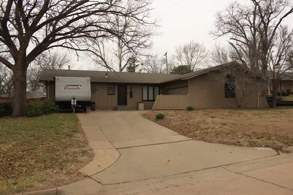 422 Beechwood Road, Salina, KS 67401