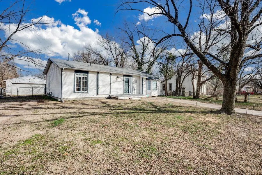 770 N Custer St, Wichita, KS 67203 - #2