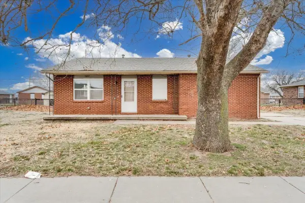 1607 E Catalina St, Wichita, KS 67216