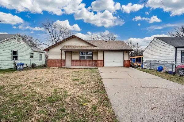828 N Poplar, Wichita, KS 67214