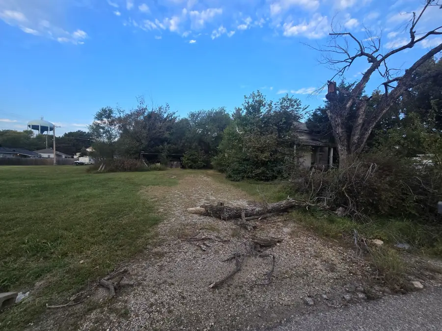 439 Stevens St, Winfield, KS 67156 - #2