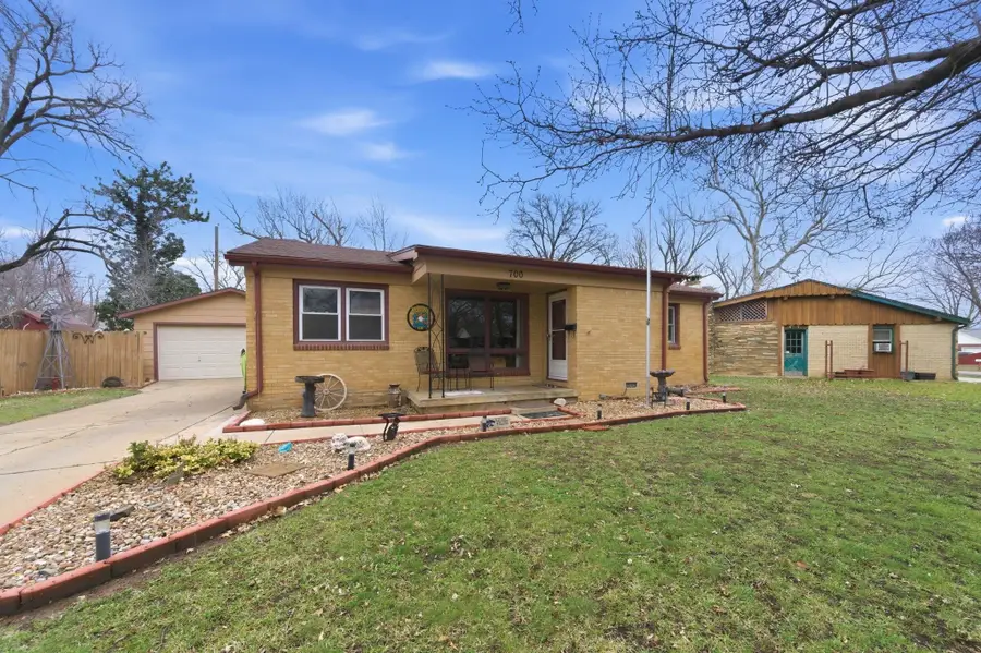 700 Anita Dr, Haysville, KS 67060 - #2