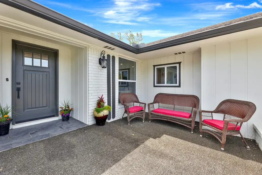 104 N Burr Oak Rd, Wichita, KS 67206 - #2