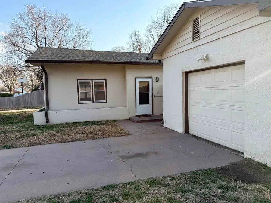 337 S Arapaho St, Wichita, KS 67209 - #2