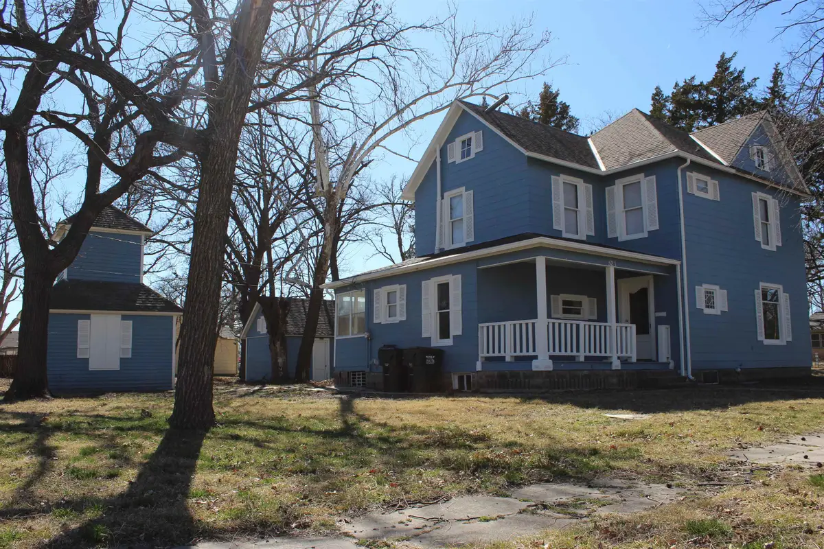 521 W 5th St, Halstead, KS 67056 - #1