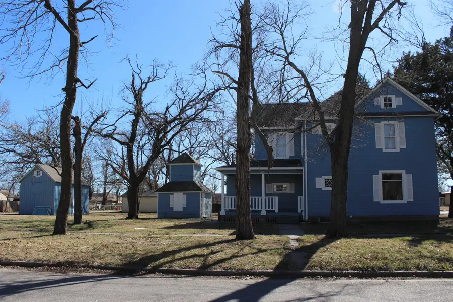 521 W 5th St, Halstead, KS 67056 - #2