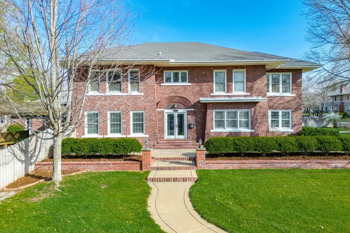 1316 E 10th, Winfield, KS 67156 - #1