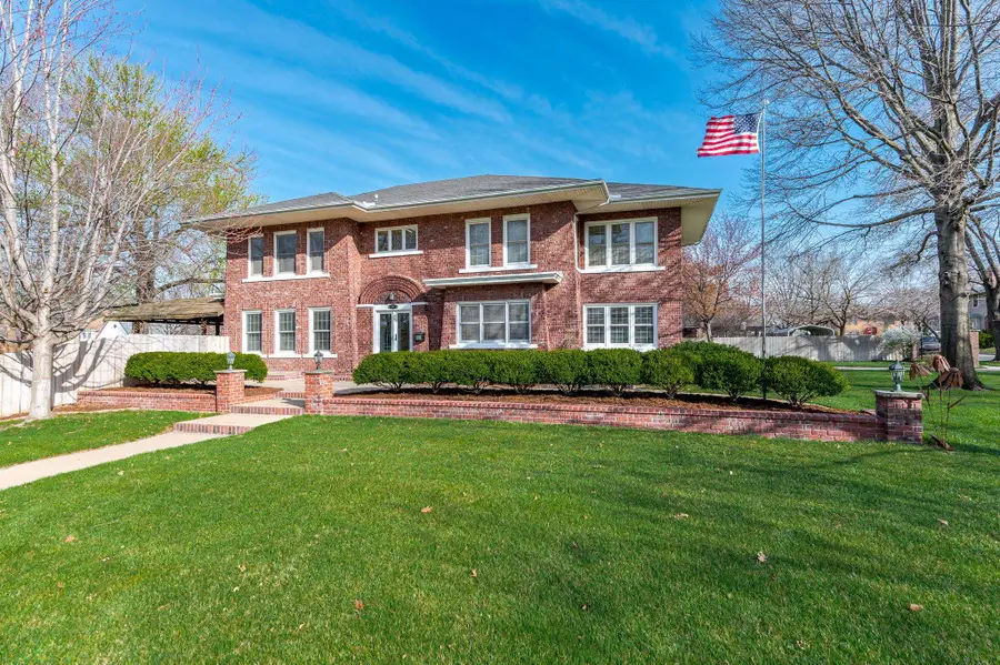 1316 E 10th, Winfield, KS 67156 - #2