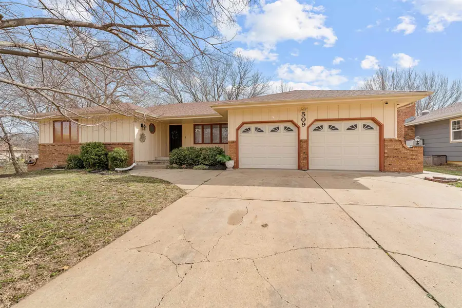 509 Winn Rd, Salina, KS 67401 - #3