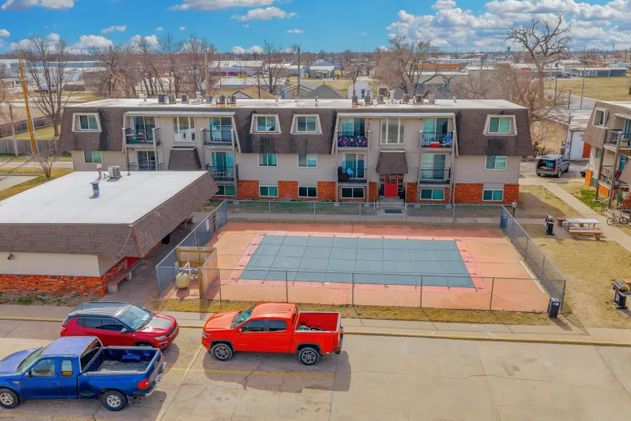 103 E 7th Ave, South Hutchinson, KS 67505 - #2