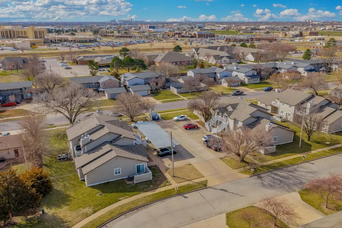 1710 E 24th Ave, Hutchinson, KS 67502 - #1