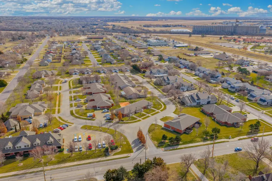 1710 E 24th Ave, Hutchinson, KS 67502 - #2