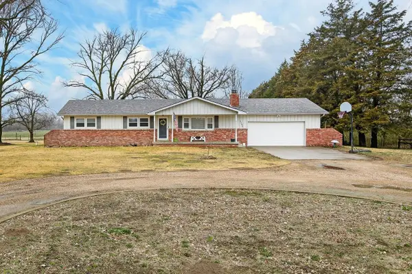 1155 N Oliver Rd, Belle Plaine, KS 67013