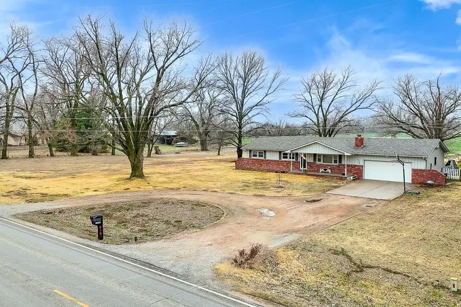 1155 N Oliver Rd, Belle Plaine, KS 67013 - #2