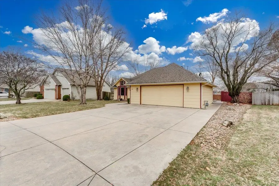 101 N Crosswood Ln, Derby, KS 67037 - #2