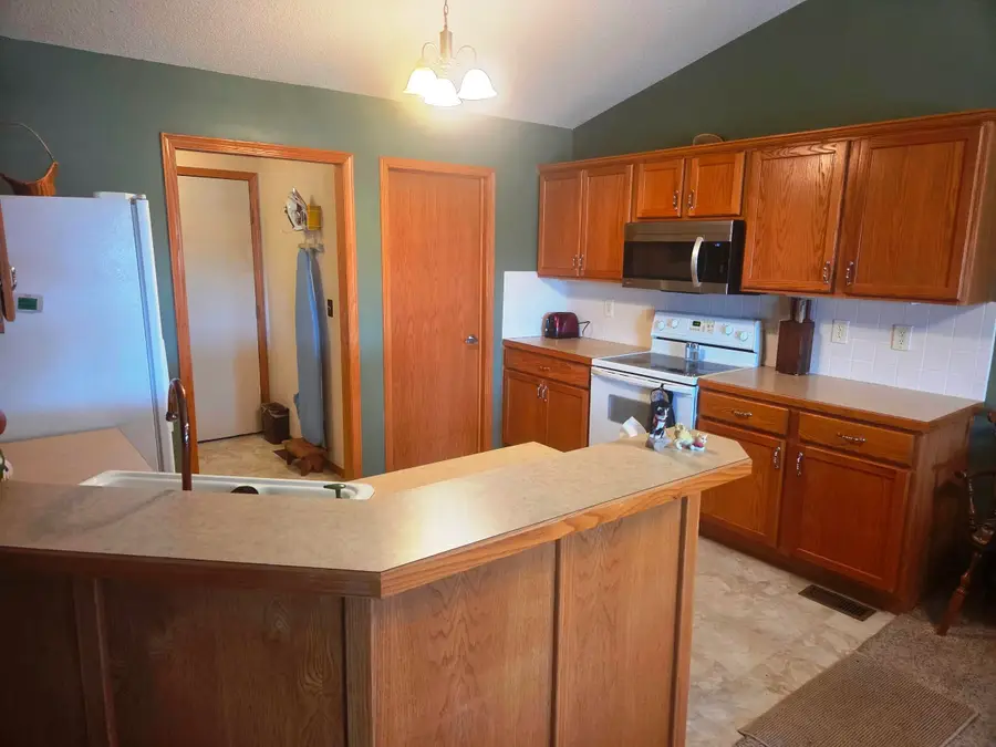 3011 Cottonwood Hill, Newton, KS 67114 - #3